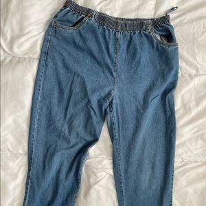High waisted soft jeans w/ stretchy hip line